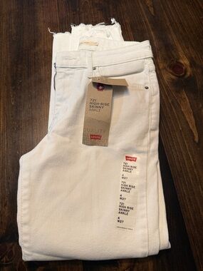 Levi's White High-Rise Skinny Ankle Jeans